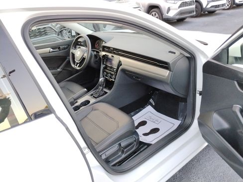Used 2021 Volkswagen Passat 2.0T SE image 72