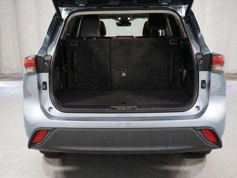 Used 2022 Toyota Highlander XLE image 36