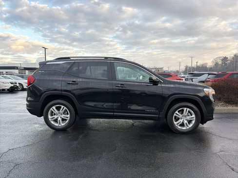 Used 2022 GMC Terrain SLE w/ Driver Convenience Package image 4