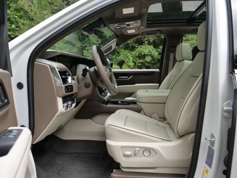 Used 2025 GMC Yukon Denali w/ Denali Reserve Package RWD image 29