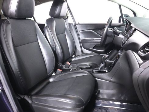Used 2022 Buick Encore Preferred w/ Safety Package AWD/4WD image 30