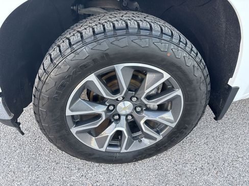 Used 2021 Chevrolet Silverado 1500 LT w/ Z71 Off-Road Package image 30