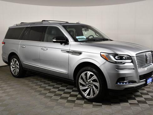 Used 2023 Lincoln Navigator L Reserve AWD/4WD image 4