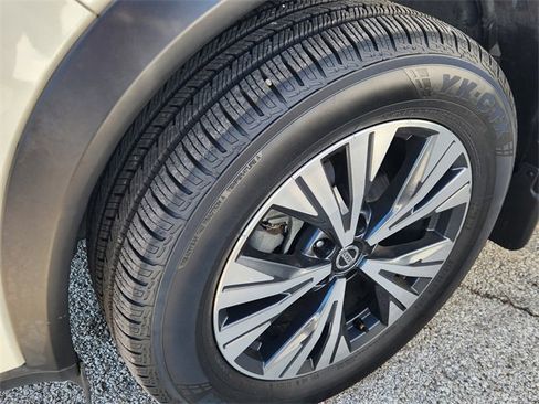 Used 2021 Nissan Rogue SV image 10