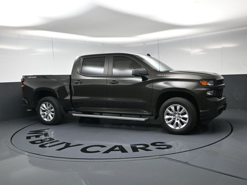 Used 2022 Chevrolet Silverado 1500 Custom w/ Safety Confidence Package AWD/4WD image 2