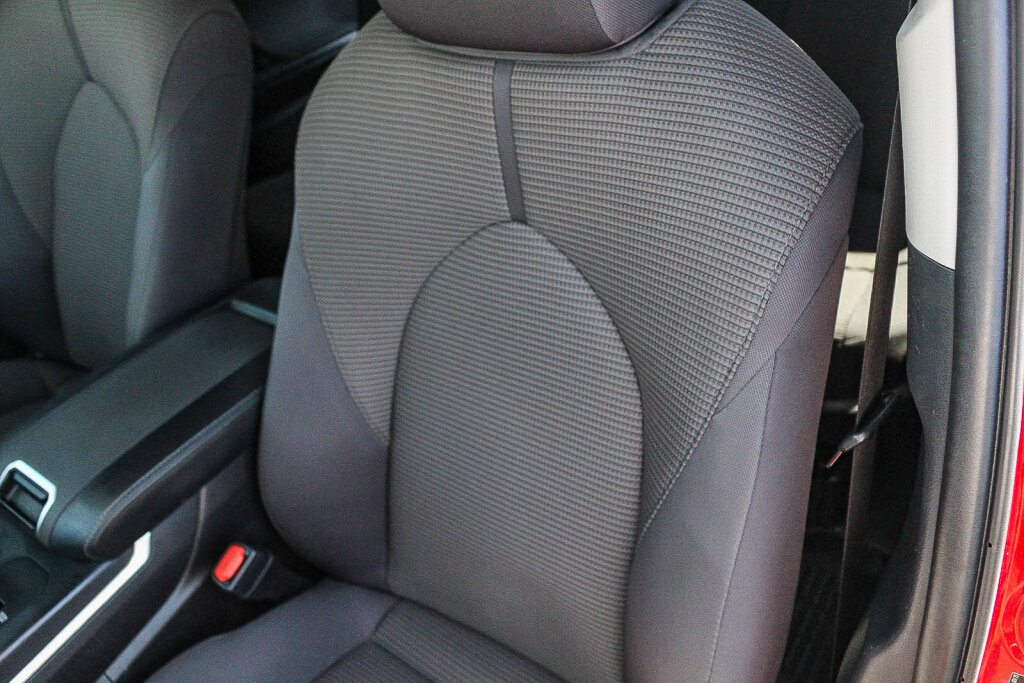 Used 2025 Toyota Highlander LE FWD image 16