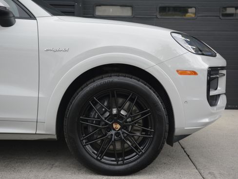 Certified 2025 Porsche Cayenne S AWD/4WD image 11