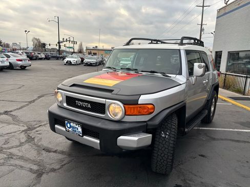 Used 2007 Toyota FJ Cruiser 4WD image 2