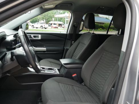 Used 2021 Ford Explorer XLT AWD/4WD image 14