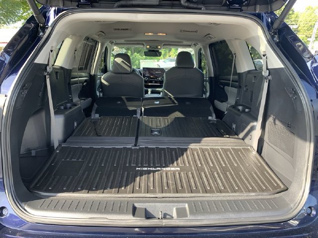 Used 2025 Toyota Highlander XLE FWD image 39