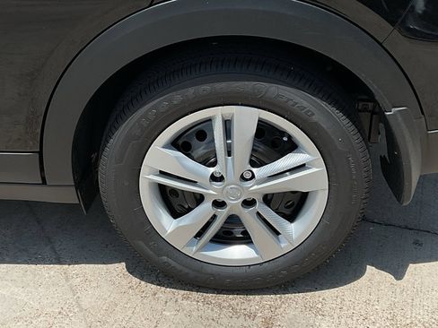 New 2025 Nissan Kicks Play S image 8