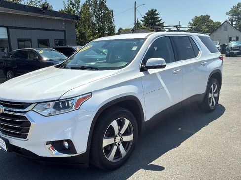 Used 2019 Chevrolet Traverse LT w/ LT Premium Package AWD/4WD image 3