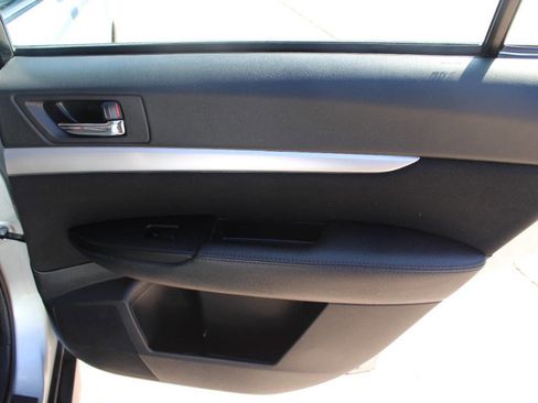 Used 2012 Subaru Outback 2.5i w/ Alloy Wheel Pkg image 9