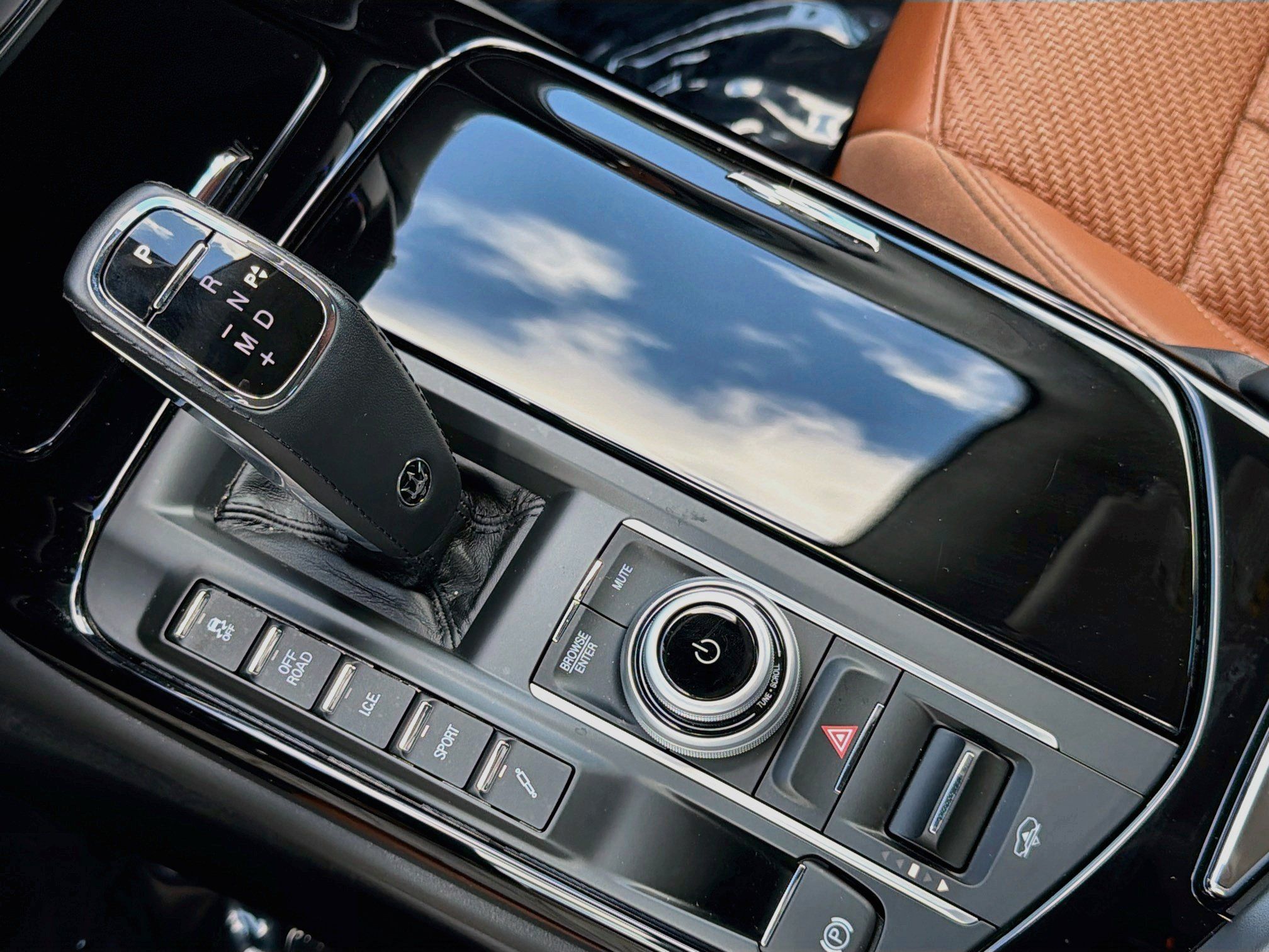 Certified 2022 Maserati Levante Modena AWD/4WD image 29