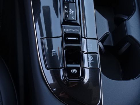 New 2026 Toyota Crown Signia AWD/4WD image 25