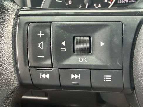 Used 2023 Nissan Rogue S FWD image 27