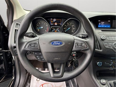 Used 2016 Ford Focus SE w/ SE Power Seat Package image 19