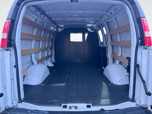 Used 2022 Chevrolet Express 2500 w/ Driver Convenience Package image 18