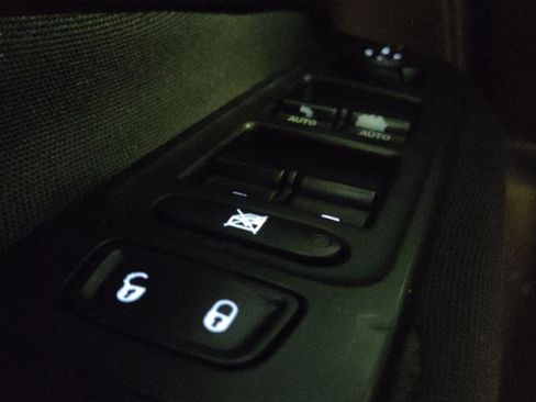 Used 2015 Jeep Renegade Latitude FWD image 27