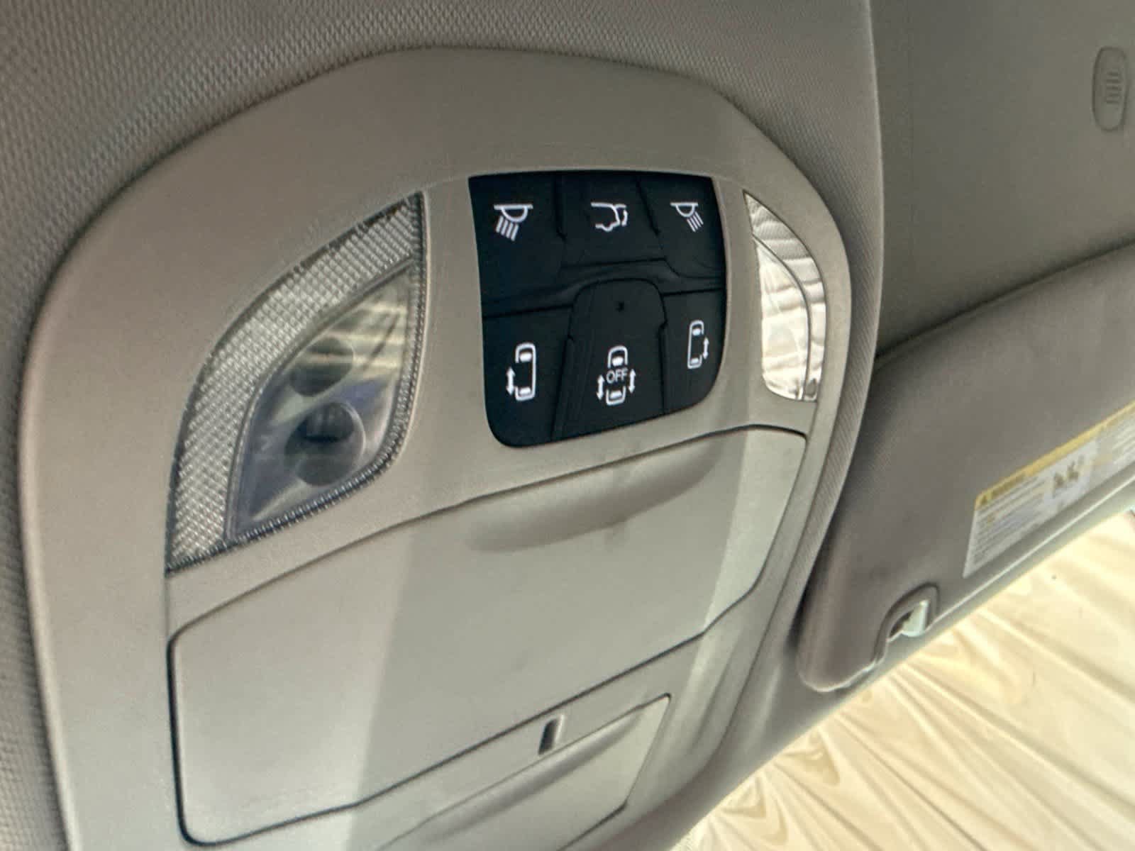 Used 2024 Chrysler Pacifica Touring-L FWD image 25
