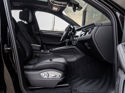 Certified 2026 Porsche Macan AWD/4WD image 42