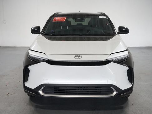 Used 2024 Toyota bZ4X FWD image 2