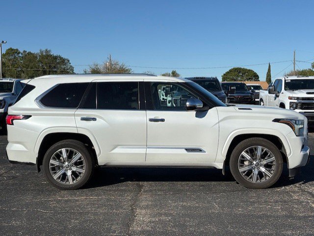 Used 2023 Toyota Sequoia Capstone AWD/4WD image 7