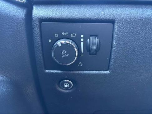 Used 2022 Jeep Grand Cherokee Limited image 21