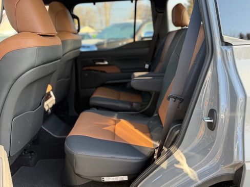 Used 2025 Lexus GX 550 image 93