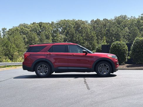 Used 2024 Ford Explorer XLT w/ Equipment Group 202A RWD image 5