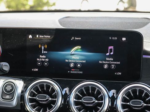 Used 2023 Mercedes-Benz GLB 250 image 18