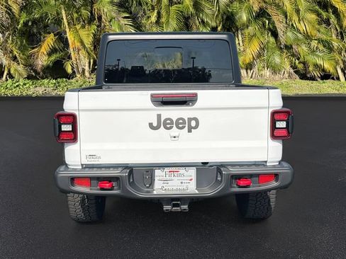 Used 2025 Jeep Gladiator Rubicon w/ Convenience Group AWD/4WD image 7