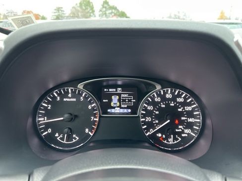 Certified 2020 Nissan Pathfinder SV image 30