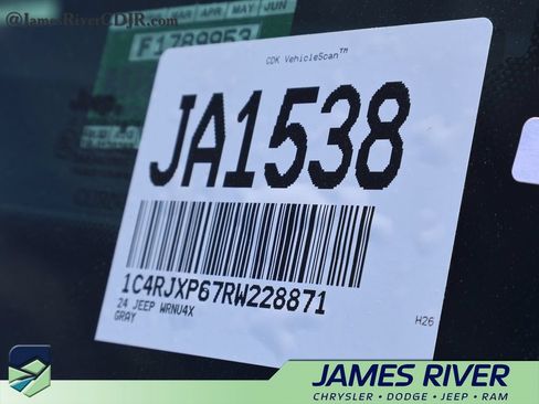 Used 2024 Jeep Wrangler Unlimited Sahara w/ Technology Group AWD/4WD image 40
