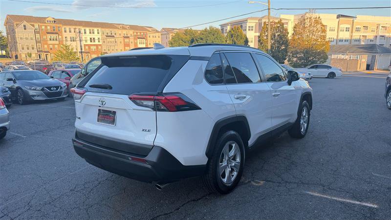 Used 2020 Toyota RAV4 XLE w/ Convenience Package FWD image 11