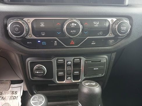 Used 2024 Jeep Wrangler Unlimited AWD/4WD image 16