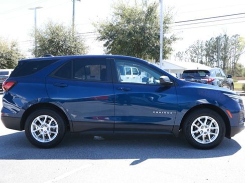 Used 2023 Chevrolet Equinox LS w/ LS Convenience Package image 4