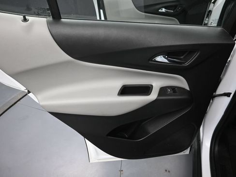 Used 2020 Chevrolet Equinox LS FWD image 26