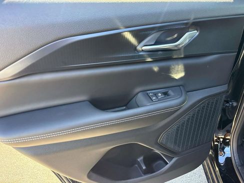 New 2025 Jeep Grand Cherokee Altitude image 7