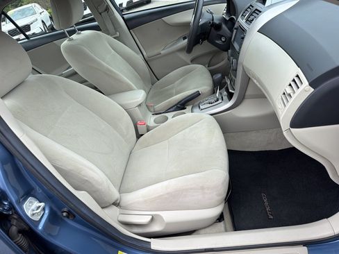 Used 2013 Toyota Corolla LE FWD image 39