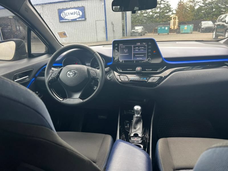 Used 2021 Toyota C-HR XLE FWD image 11