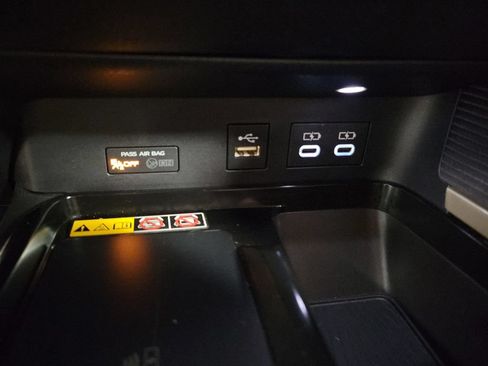 Used 2025 Toyota Camry SE FWD image 18