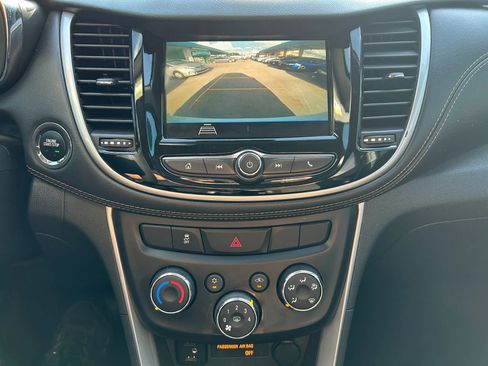 Used 2019 Chevrolet Trax LT w/ LT Convenience Package FWD image 23