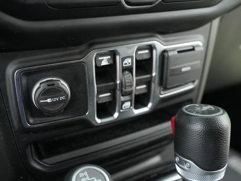 Used 2019 Jeep Wrangler Unlimited Sport S AWD/4WD image 35