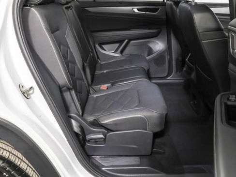 Used 2024 Volkswagen Atlas Cross Sport SE image 40