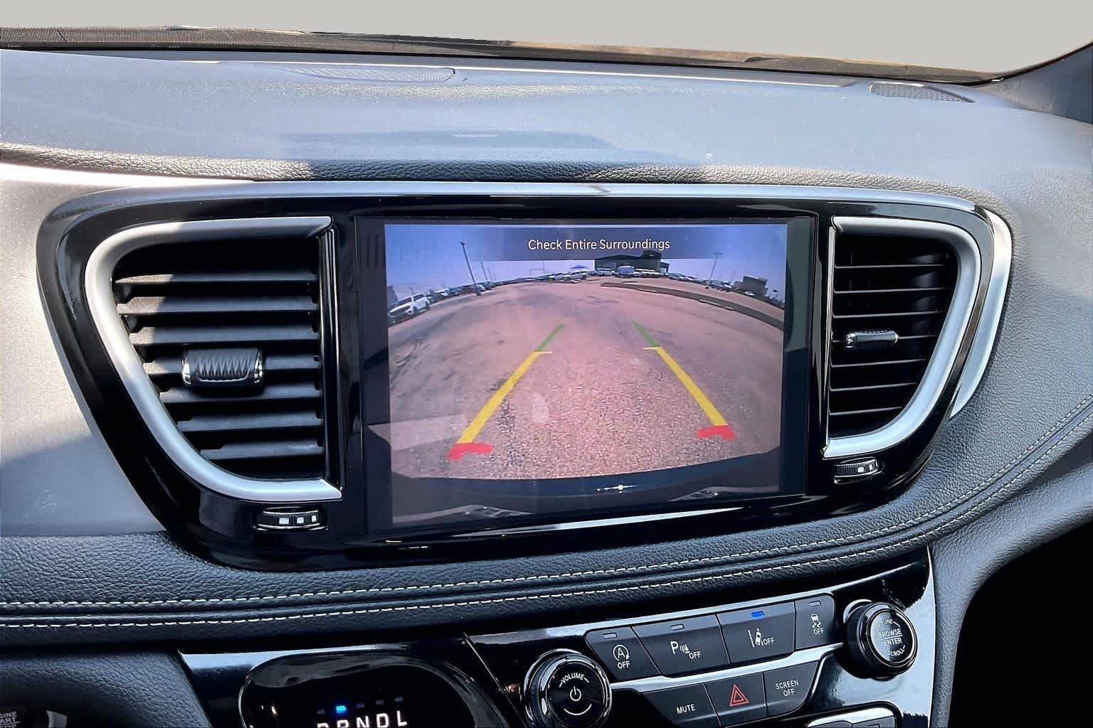 Used 2025 Chrysler Pacifica Limited FWD image 27
