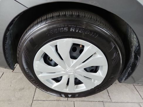 Used 2025 Nissan Versa S FWD image 29