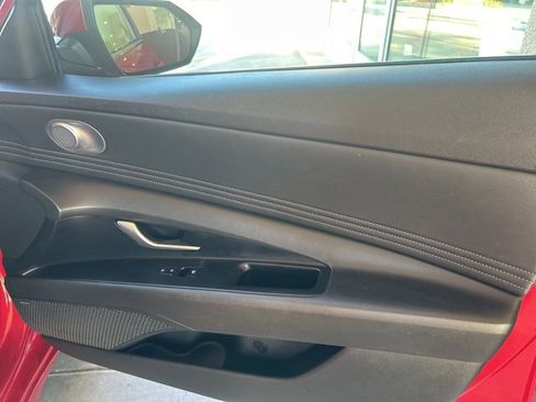 Used 2023 Hyundai Elantra Limited image 25