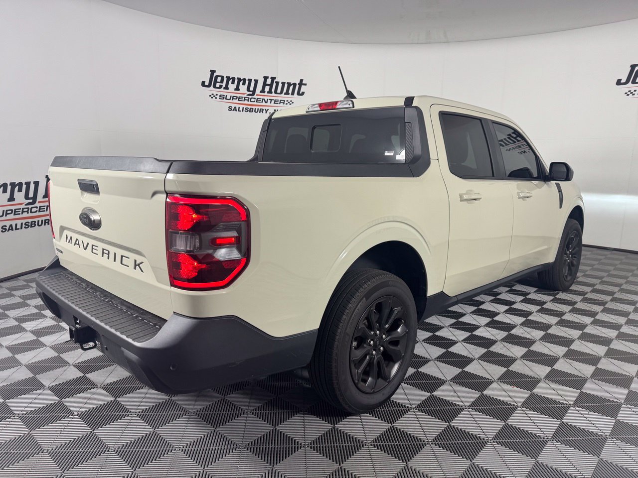 Used 2024 Ford Maverick Lariat w/ Black Appearance Package FWD image 7