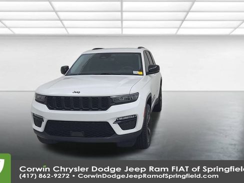 Certified 2023 Jeep Grand Cherokee Limited w/ Black Appearance Package image 5